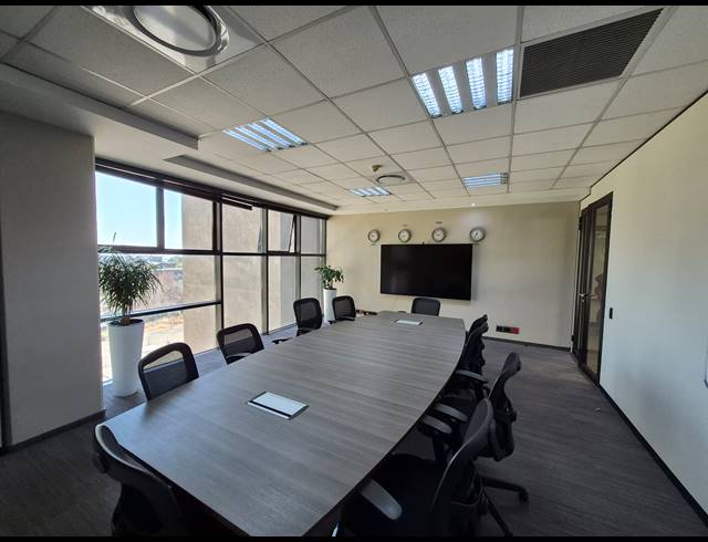 423M² OFFICE TO LET IN SANDTON CENTRAL